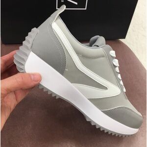 🌪Just In🌪Dolce Vita Beautiful Gray Sneaker’s 🌪M